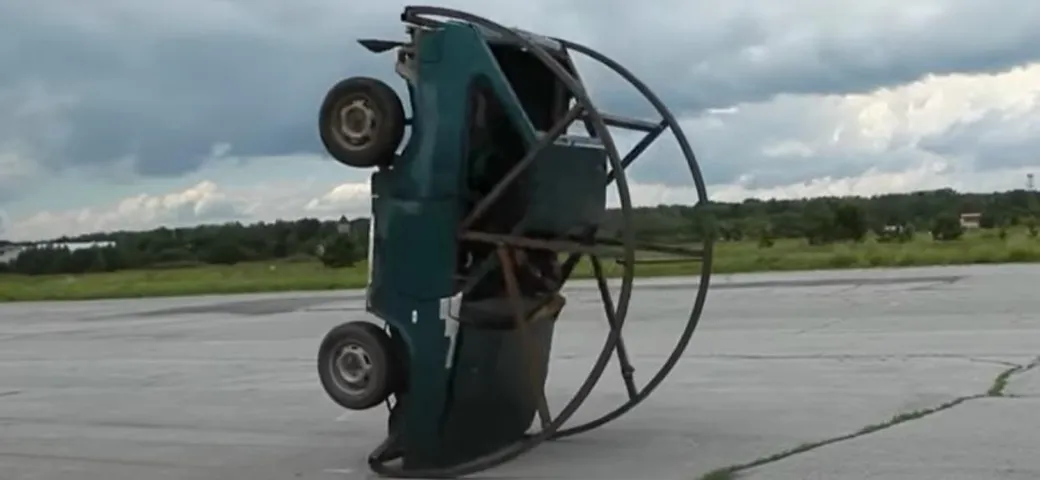 La Lada che fa le capriole esiste e viene dalla Russia [Video]