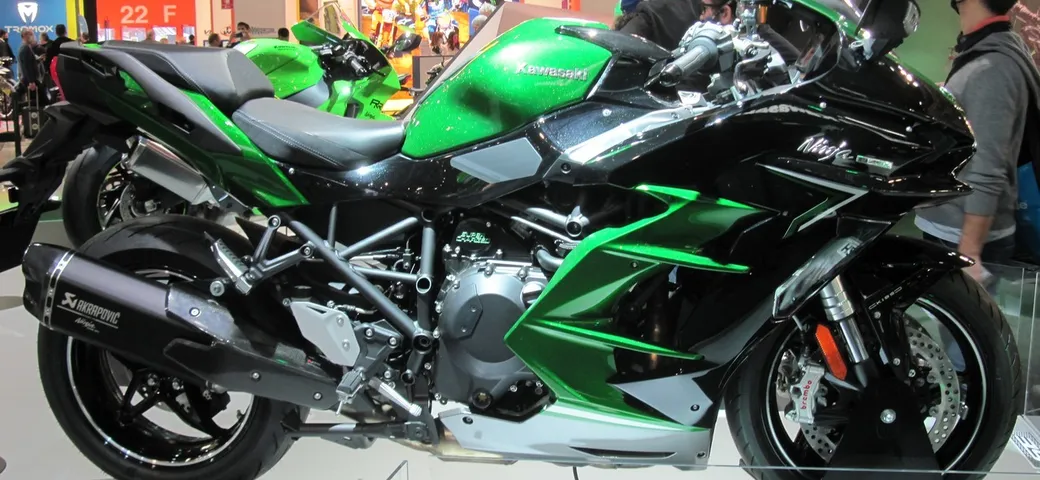 EICMA 2021: Kawasaki rinnova la Ninja H2 SX SE