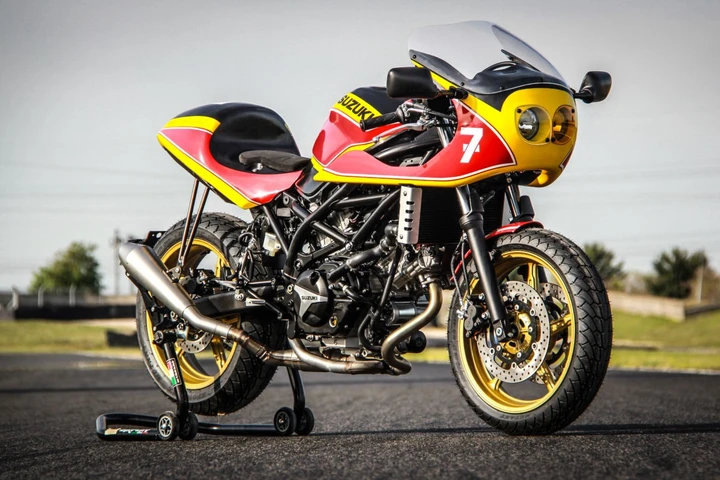 Suzuki SV650 TTBS: tributo a Barry Sheene di Espace Moto 95
