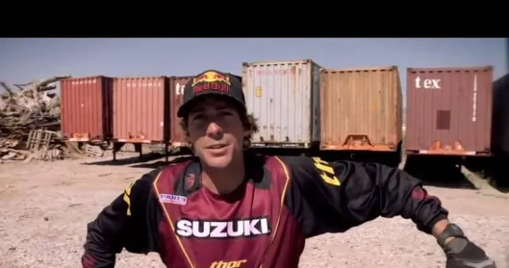 Backflip di Travis Pastrana con una Shoe Bike