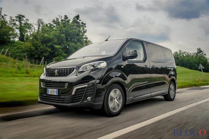 Peugeot Traveller: prima prova su strada