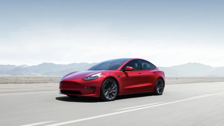 Tesla Model 3 2021: il prezzo ribassato spiazza la concorrenza?