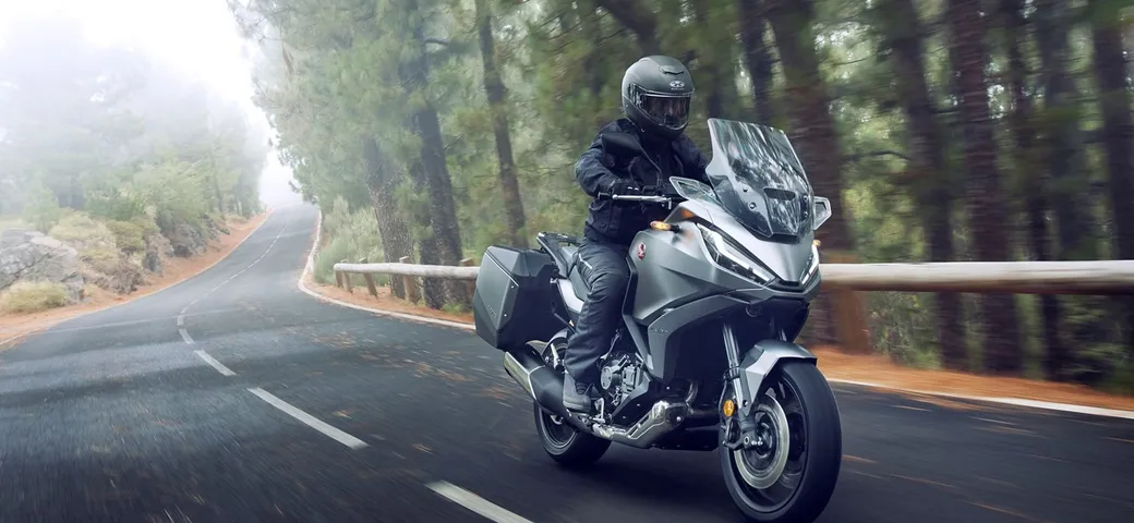 Honda NT1100: caratteristiche e foto ufficiali della nuova 