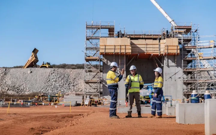 Svolta per l’industria EV, apre miniera di litio in Australia: smacco alla Cina