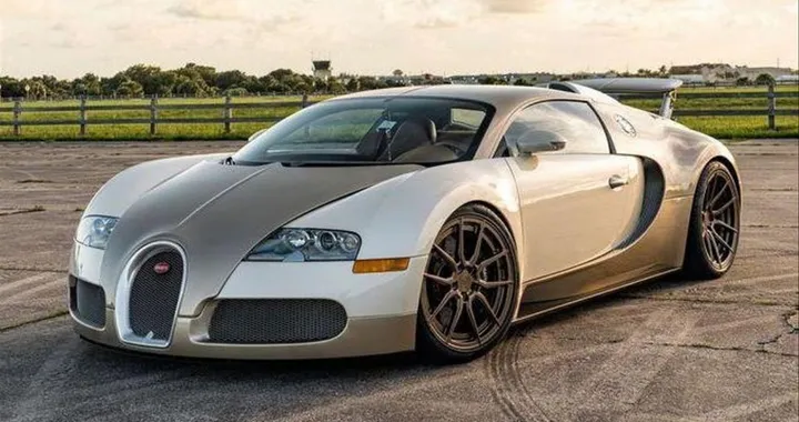Bugatti: in vendita una Veyron beige da 1,6 milioni di dollari