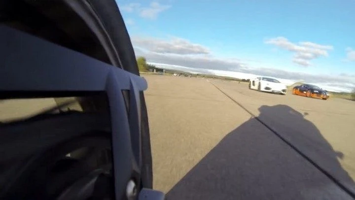 BMW S1000RR vs Bugatti Veyron vs Lamborghini Aventador [video]