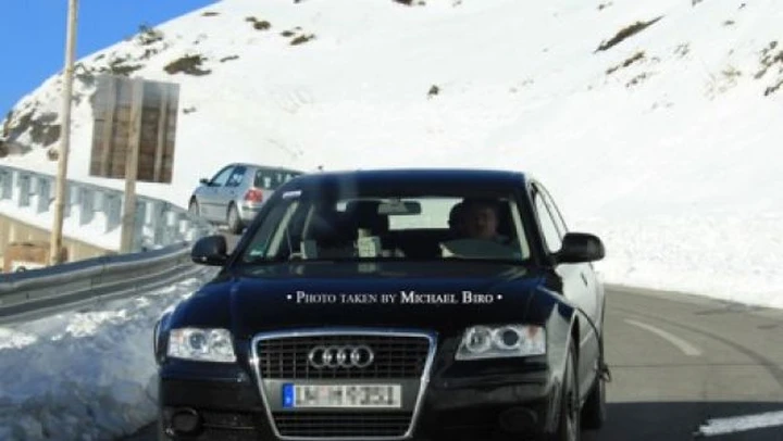 Nuova Audi S8: un primo muletto alle prese con i test invernali
