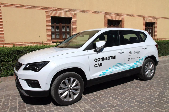 Guida assistita: Seat collabora con Telefónica per la C-V2X