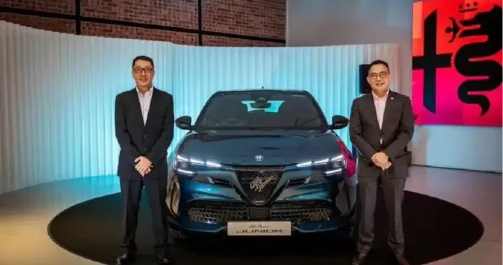Alfa Romeo Junior debutta a Singapore: per ora è solo elettrica