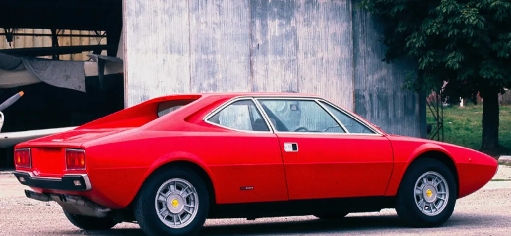 Dino 208 GT4 del 1975: una (quasi) Ferrari poco rampante