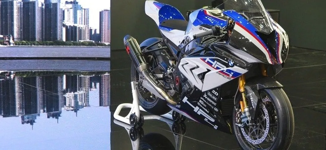 BMW HP4 Race al Salone di Shanghai 2017 Live