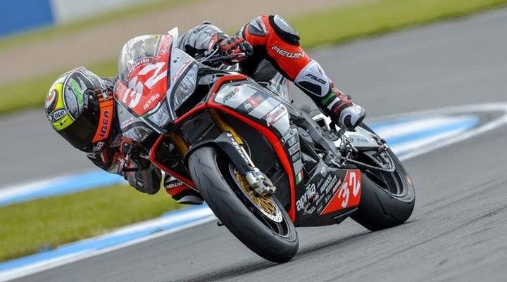 STK1000: Savadori trionfa a Donington