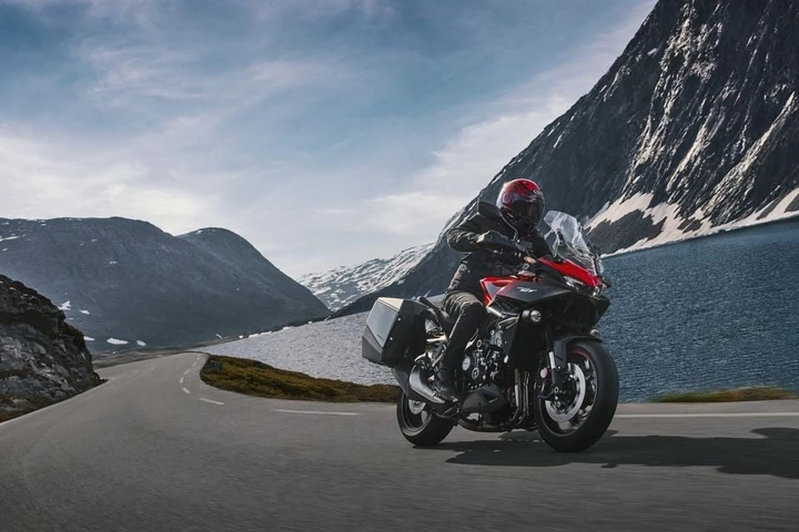 Honda CB1000GT 2026: nuova sport touring da 150 CV