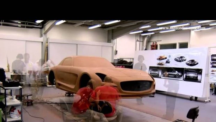 Mercedes SLS AMG Black Series: il video del modello in argilla