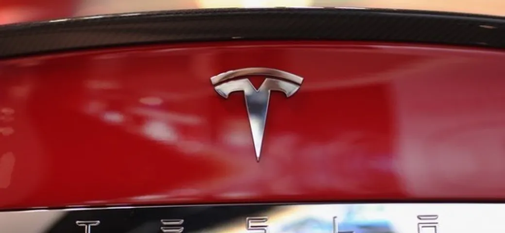 Tesla Model E: debutto al Salone di Detroit nel 2015?