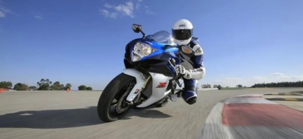 Suzuki GSX-R 750: una moto trasversale, nel segno della tradizione