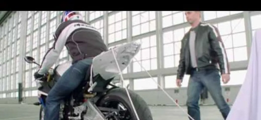 Video: A cena con la BMW S 1000 RR