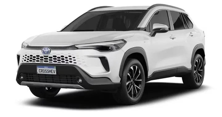Toyota Corolla Cross, arriva una versione ibrida più economica: consuma poco