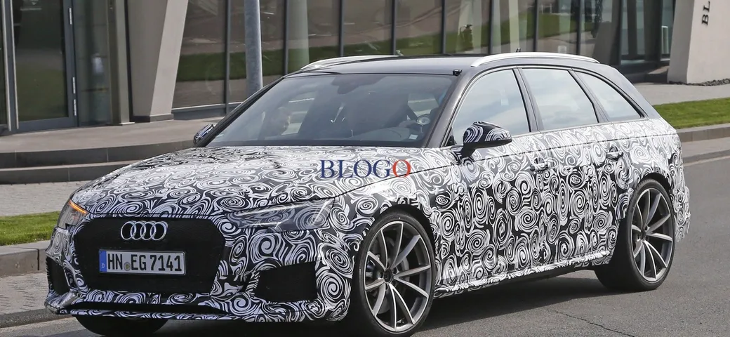 Foto spia Audi RS4 Avant