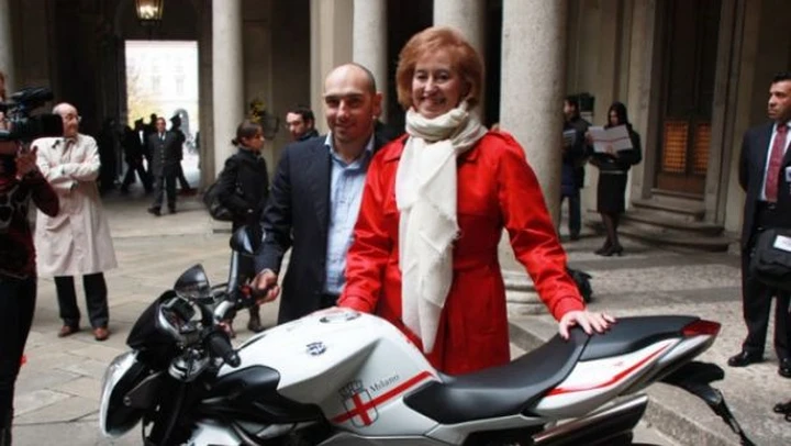 Una MV Agusta Brutale 990R per il nuovo logo della Città di Milano