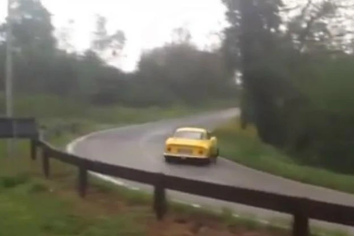 Ferrari 275 GTB/4: drifting con un'auto storica da sogno [Video]