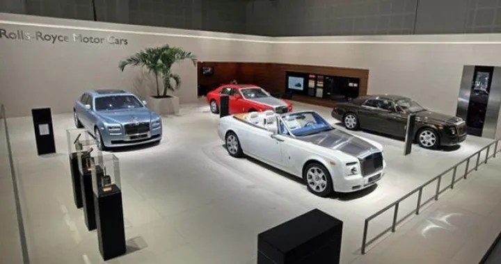Rolls Royce: una Spirit of Ecstasy da 250.000 Dollari al Dubai International Motor Show