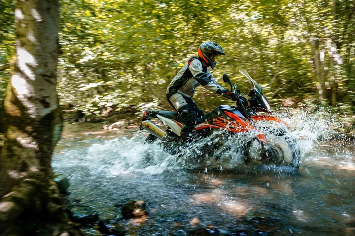 KTM e Pirelli Ride Out Experience, il format dedicato alle maxi-enduro