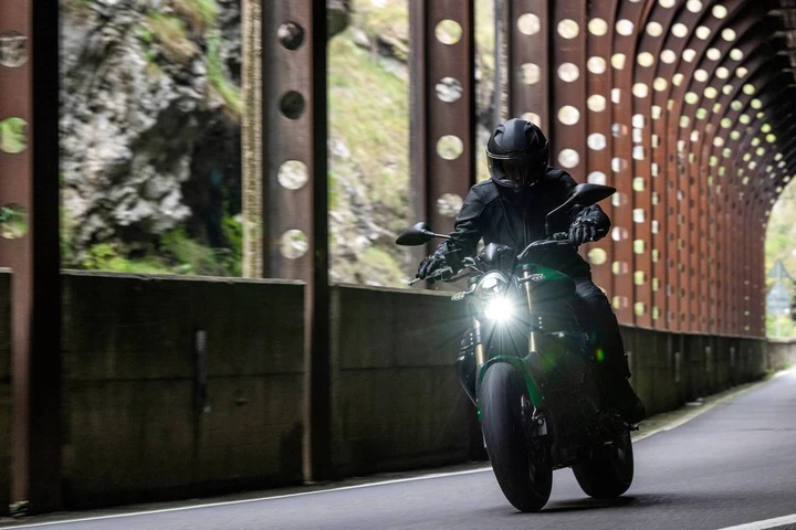 Benelli 752S 2025: la naked dal carattere deciso e tecnologie avanzate