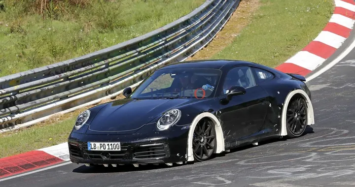 Porsche 911 992: foto spia della coupé