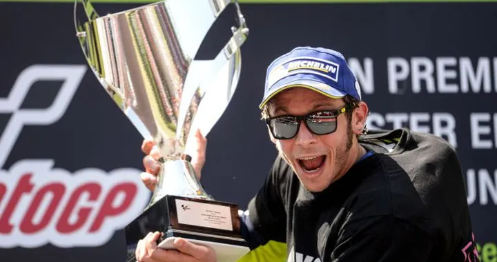 Valentino Rossi "imperatore". Come Agostini e Hailwood? Dalla 50 alla MotoGP, chi è il campione?
