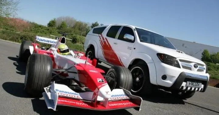 Una Toyota Hilux da F1