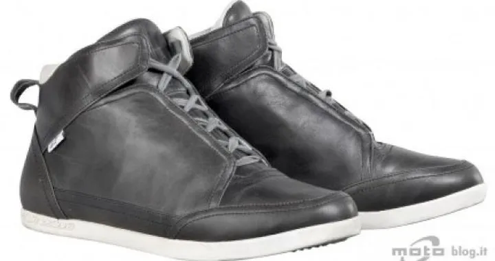 Nuove scarpe e pantaloni tecnici da Alpinestars: Shibuya WP e P-1 Sport Touring Drystar