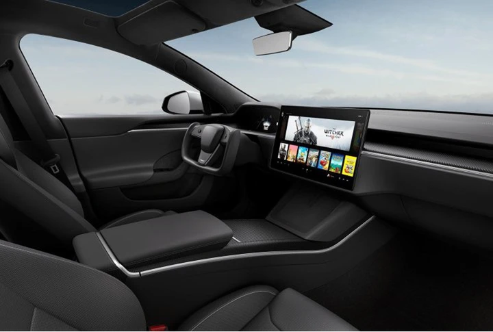 Tesla: l'infotainment per giocare come sulla Play Station 5