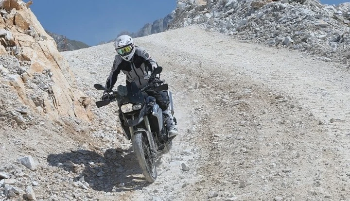 BMW R 1200 GS Triple Black e F 800 GS M.Y. 2016: primo contatto