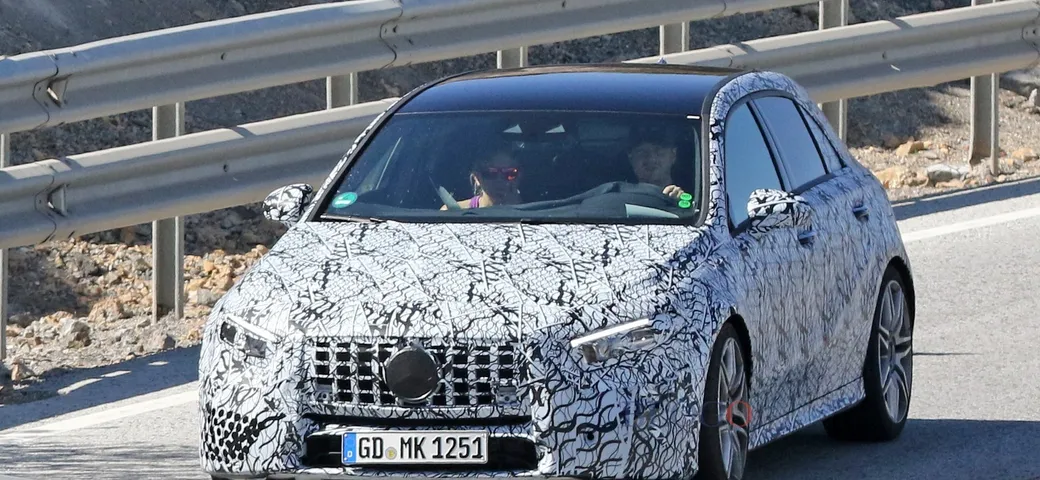 Foto spia Mercedes A45 AMG