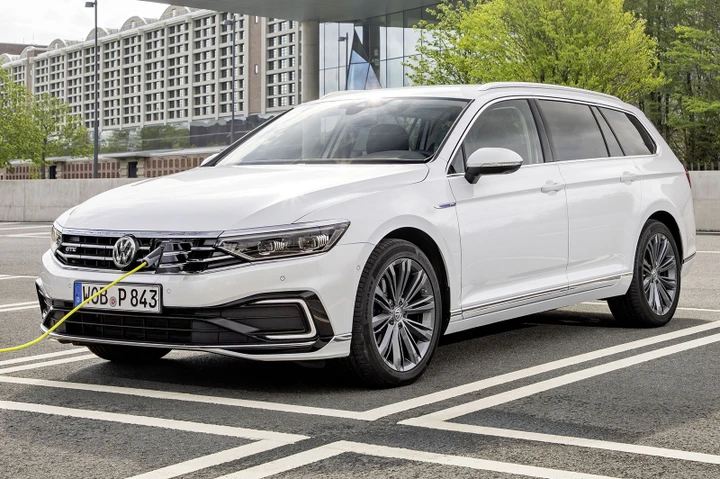 Nuova Volkswagen Passat GTE, l'ibrida che viaggia anche a zero emissioni