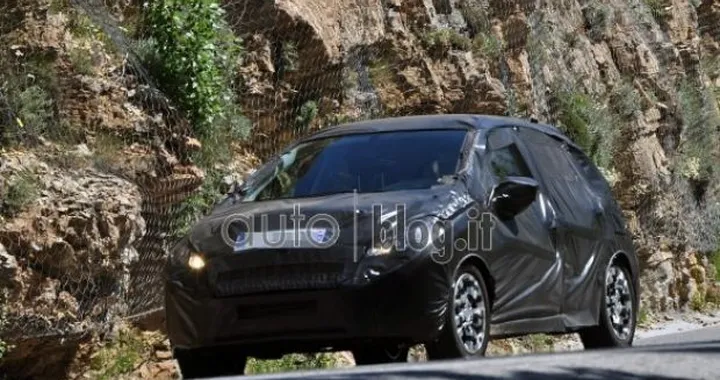 Foto Spia Peugeot 208