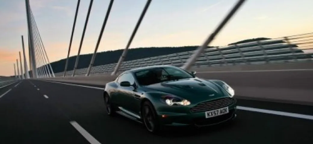Aston Martin inaugura i corsi di guida sportiva aperti a tutti