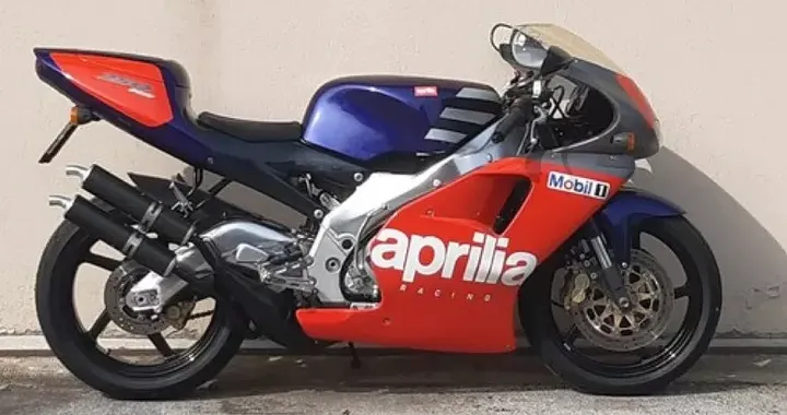 Loris Reggiani, la replica Aprilia 250 all'asta per Emergency