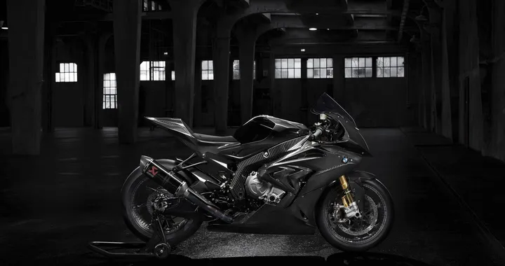 BMW HP4 RACE 2017, la tedesca più esclusiva mai costruita