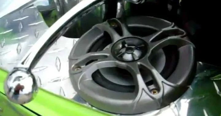 Foto (video) del giorno: Kawasaki Ninja 250 con NOS e Stereo