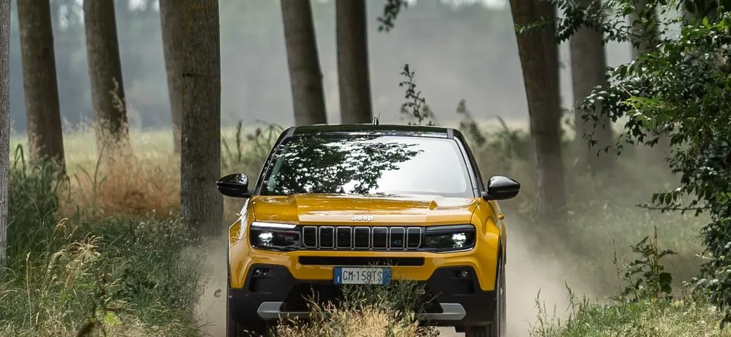 Jeep Avenger elettrica in servizio con i Vigili del Fuoco