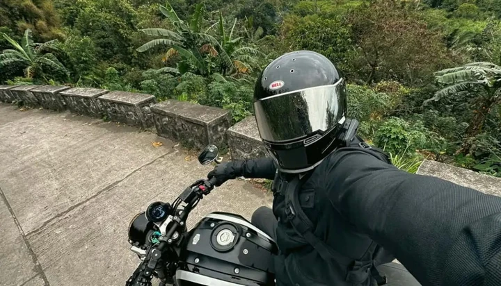 Casco in moto, i numeri non lasciano dubbi: può salvare la vita