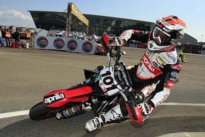Aprilia Supermoto: iniziata la carica al titolo mondiale