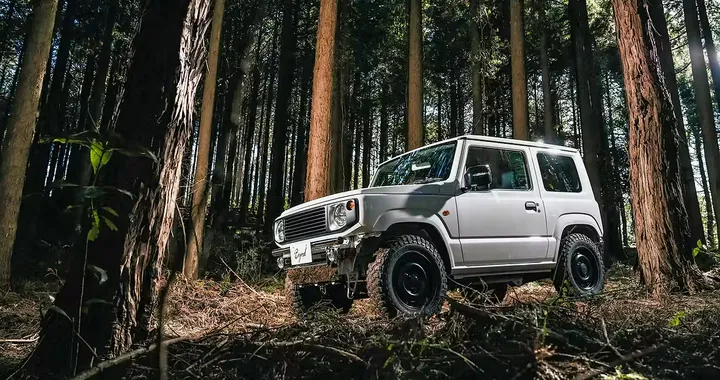 Nuovo Suzuki Jimny personalizzato: 23 versioni tra off-road e vintage