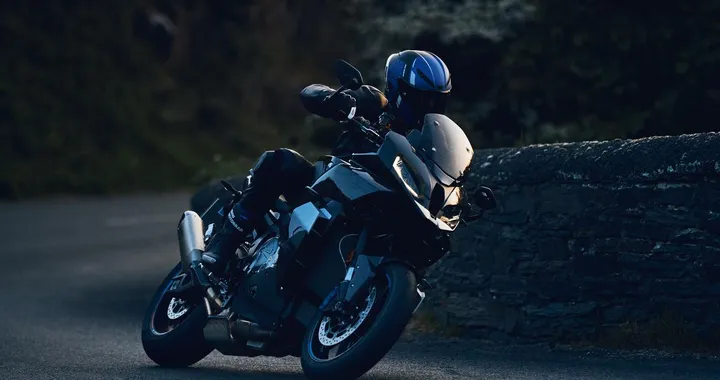 BMW M 1000 XR: svelato il nuovo prototipo di moto sportiva [FOTO e VIDEO]