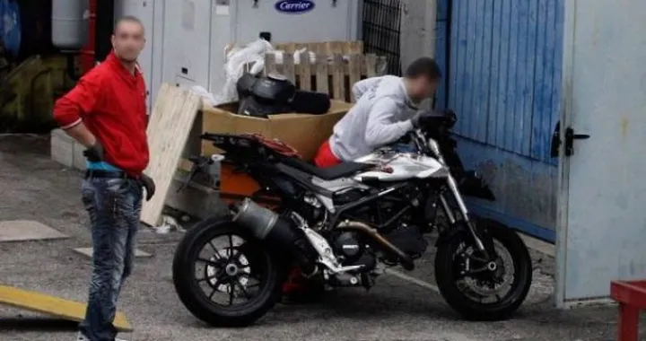 Foto spia Ducati Hypermotard 848 2013
