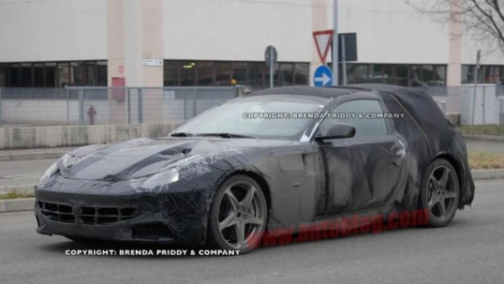 Ferrari: nuove foto spia della F151