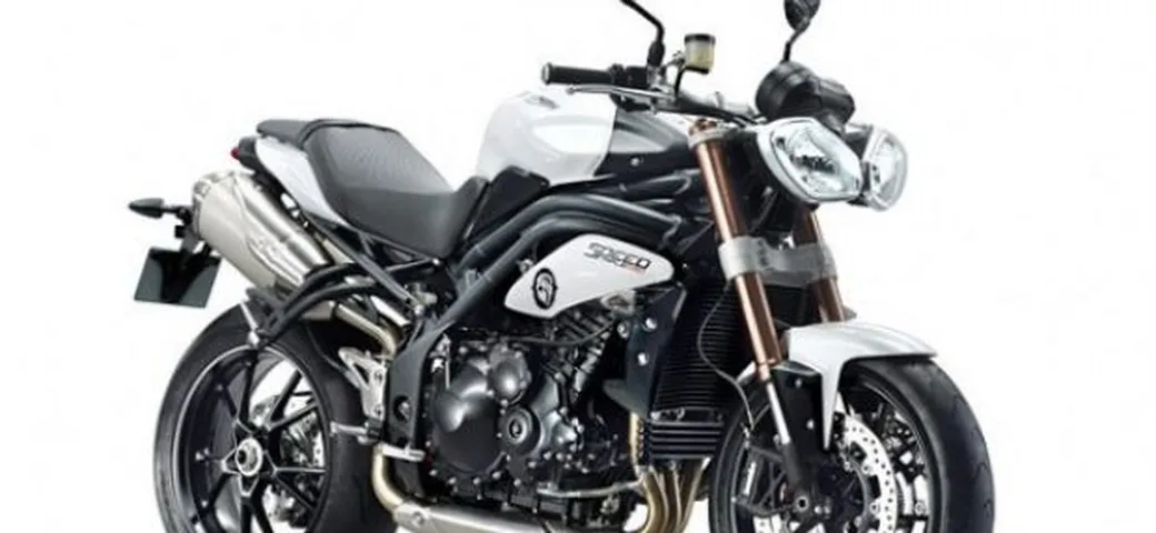Triumph Speed Triple 2011: lifting facciale, dieta e muscoli dal Salone di Colonia