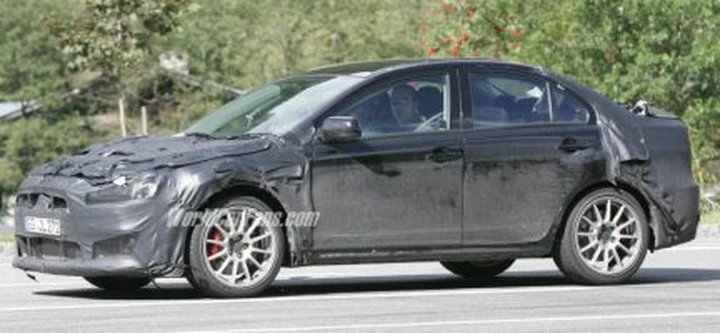 Mitsubishi Lancer Evo X - foto spia